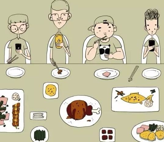 消费保_消费生活_ “小龙虾神器”横空出世,你愿意边吃饭边玩手机吗？