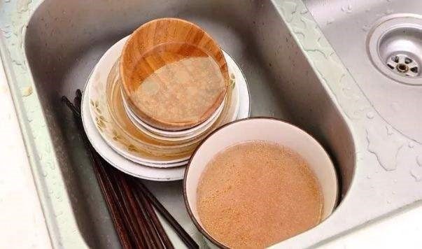 消费保_消费生活_清洗碗筷的正确打开方式，你做对了吗？