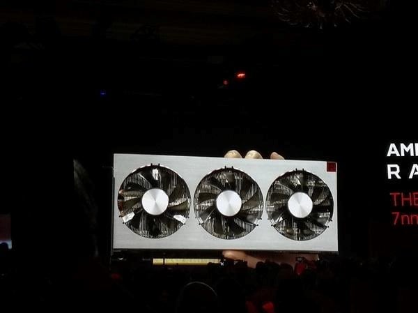 消费保_消费新闻_ CES2019丨真香！AMD发布Radeon VII显卡：7nm、性能超RTX 2080、