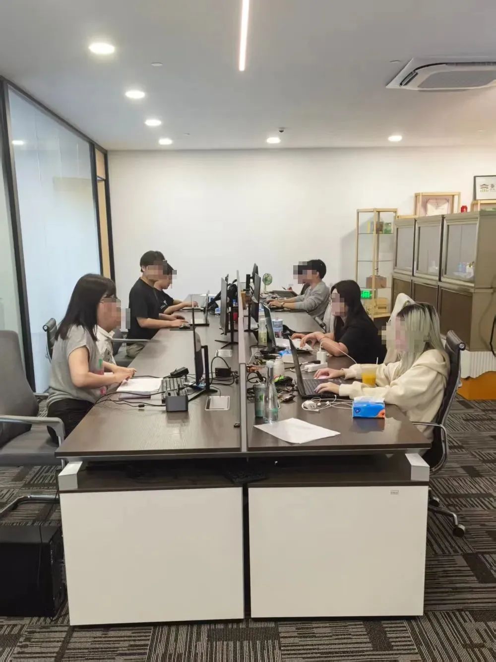 假装上班