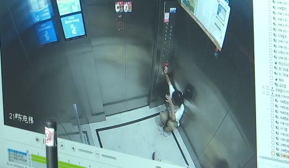 被困电梯